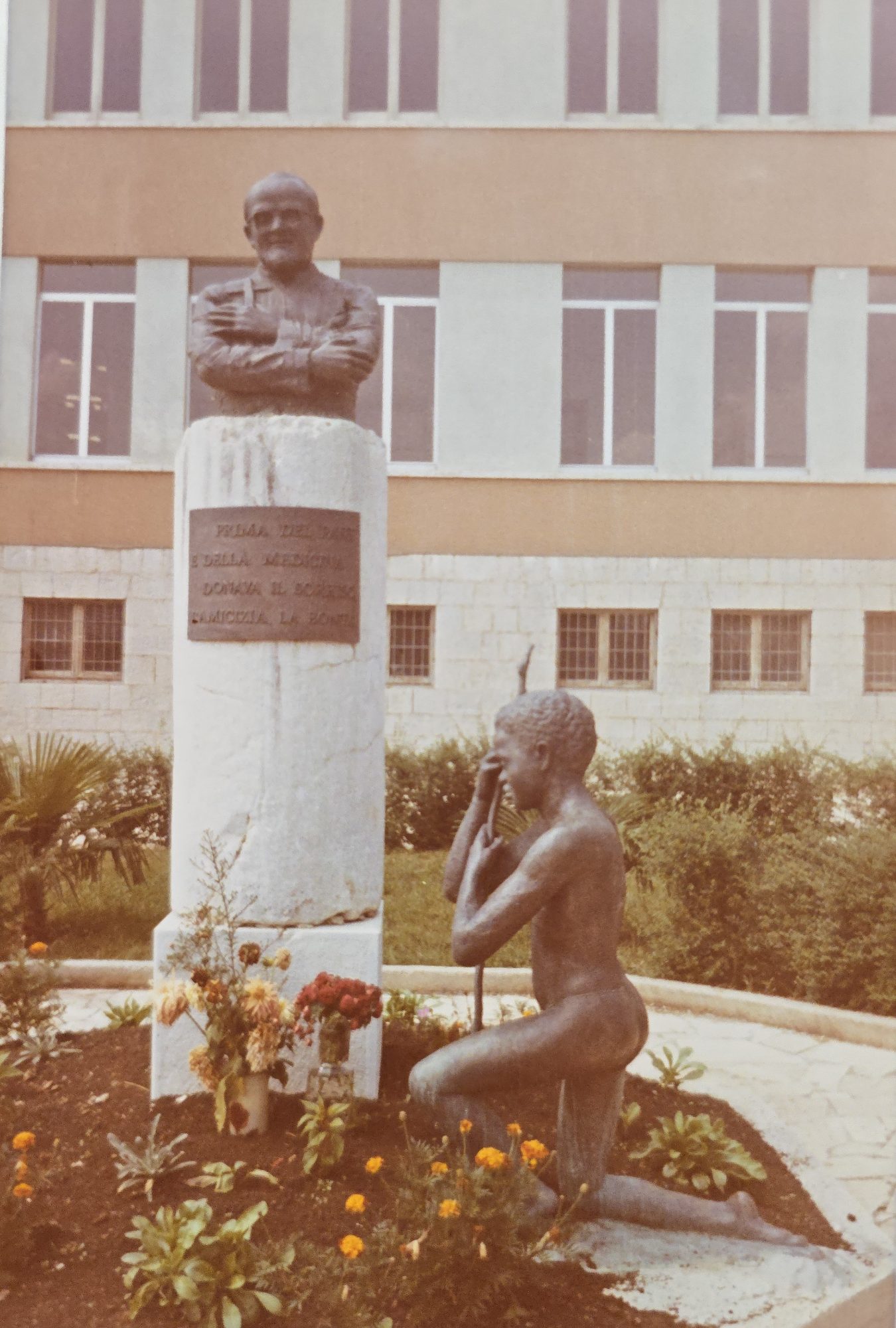 Monumento a Padre Fiorante presso Civitanova del Sannio (IS) di Klirò Clizia Omarini