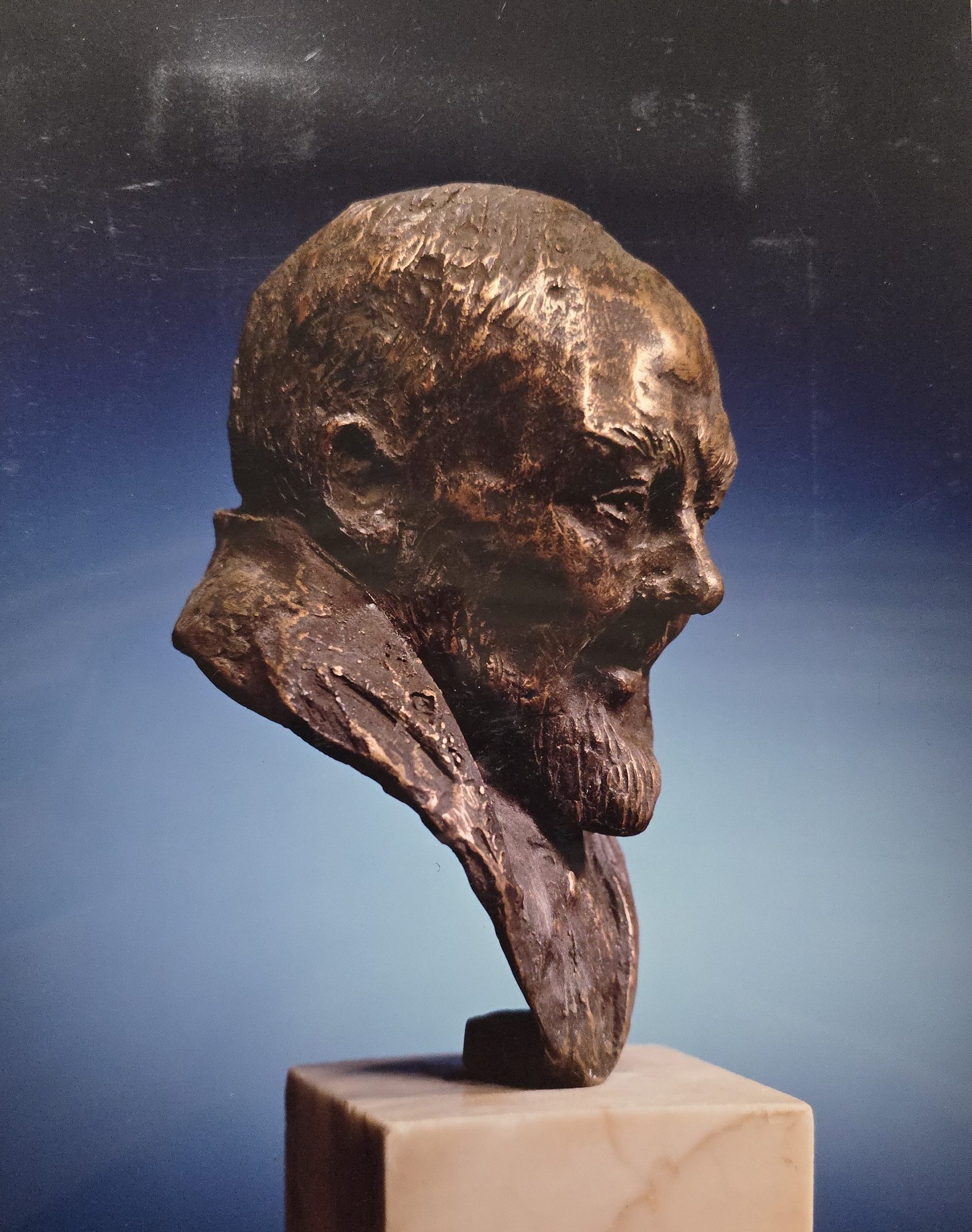 Scultura in bronzo di Padre Pio di Klirò