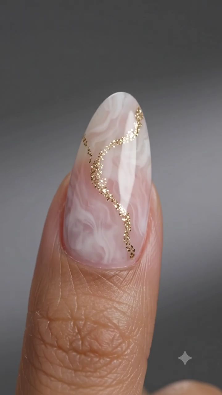 ✨ Rose Gold Marble // Puro Luxo ✨
Obsessed with this unique, elegant set! Perfect glow. 💖

#NailInspo #LuxuryNails #MarbleNails #UnhasDeLuxo #NailArt – photo 1