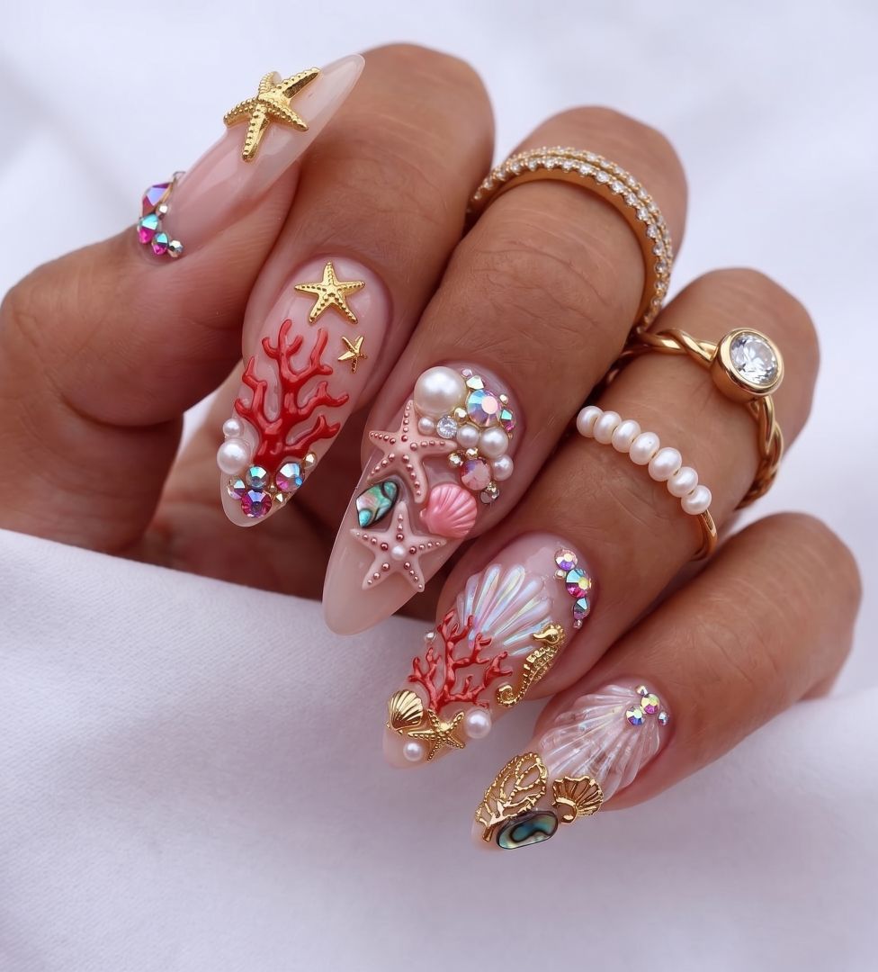 Meereszauber auf den Nägeln! 🧜‍♀️✨ Jedes Detail ein Unikat aus Muscheln, Seesternen & Glamour. Wie gefällt euch das Design? 🐚💖

#NailArt #Nageldesign #Sommernägel #OceanVibes #NailInspo – photo 1