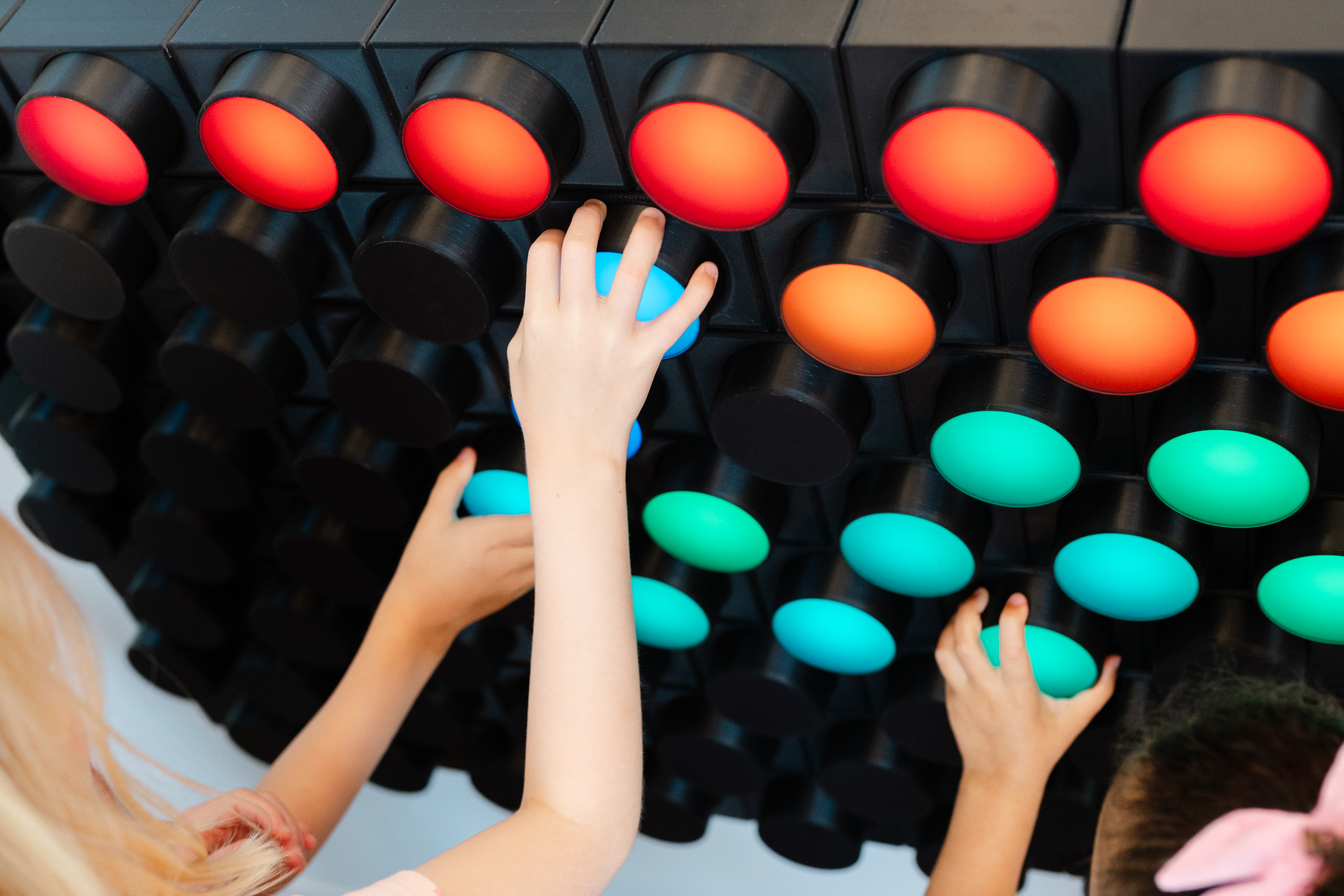 Creative interaction with Knobbles