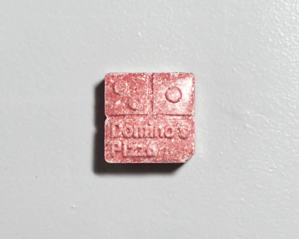 Dominoes molecular scheme