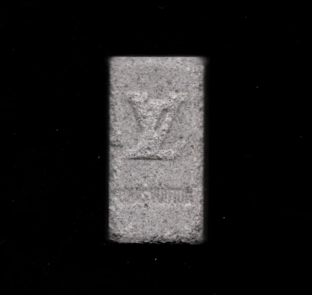 Louis Vuitton LV molecular scheme