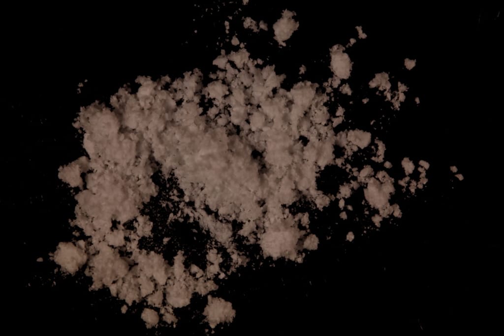 Amphetamine sold as cocaine molecular scheme