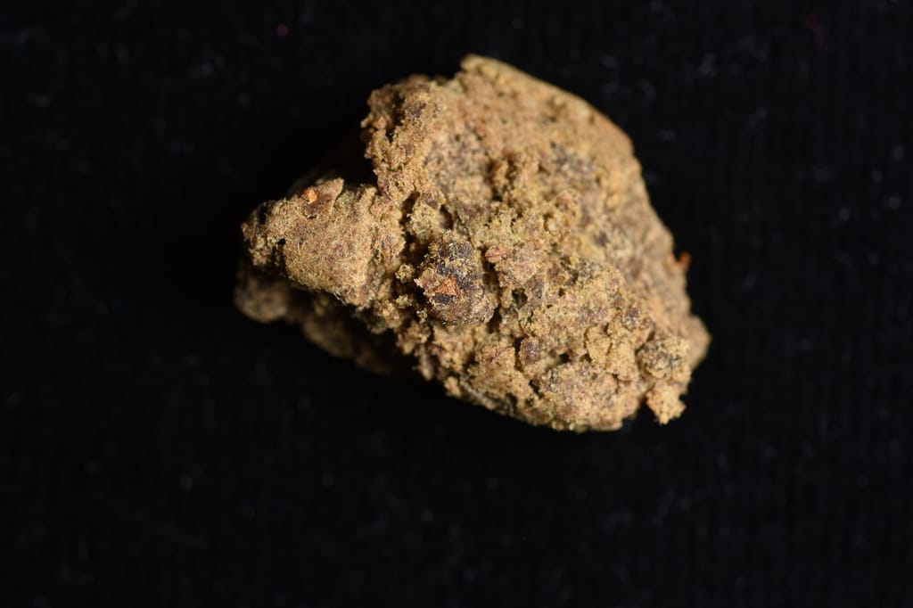 Hashish with synthetic cannabinoid molecular scheme