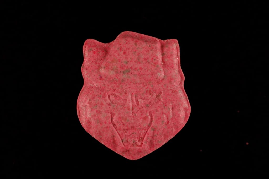 Big cat with hat molecular scheme