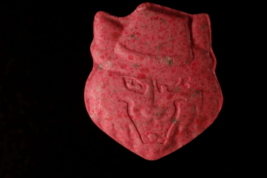 Big cat with hat molecular scheme