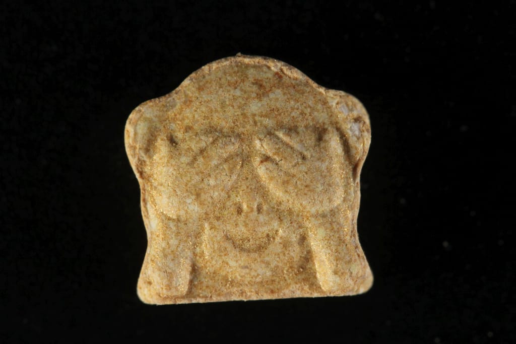 Three Wise Monkeys / No see molecular scheme