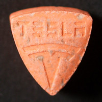 Orange Tesla molecular scheme