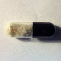 Black and Clear Capsule molecular scheme