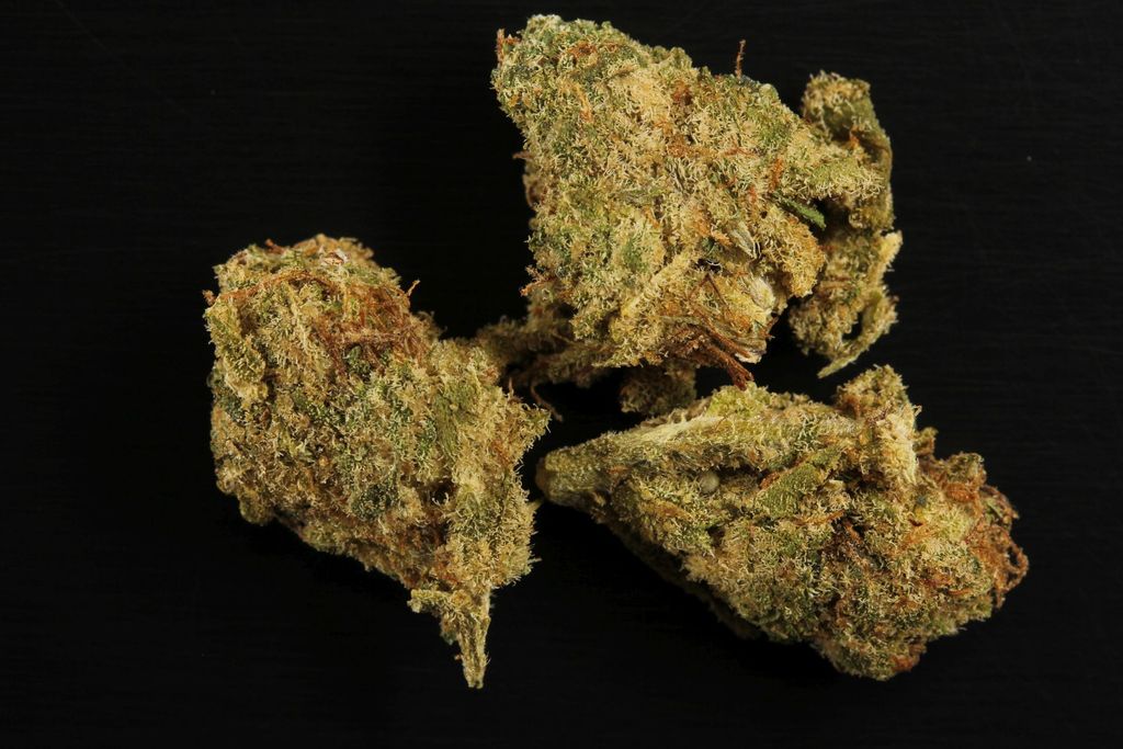 Cannabis with synthetic cannabinoid molecular scheme