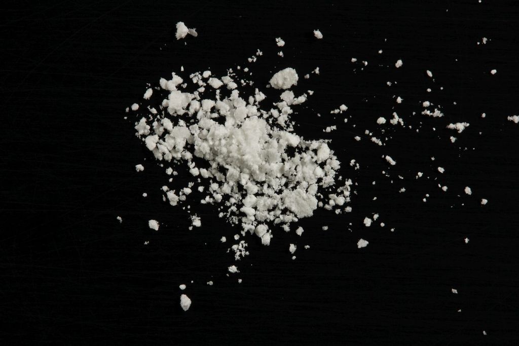 Amphetamine sold as cocaine molecular scheme