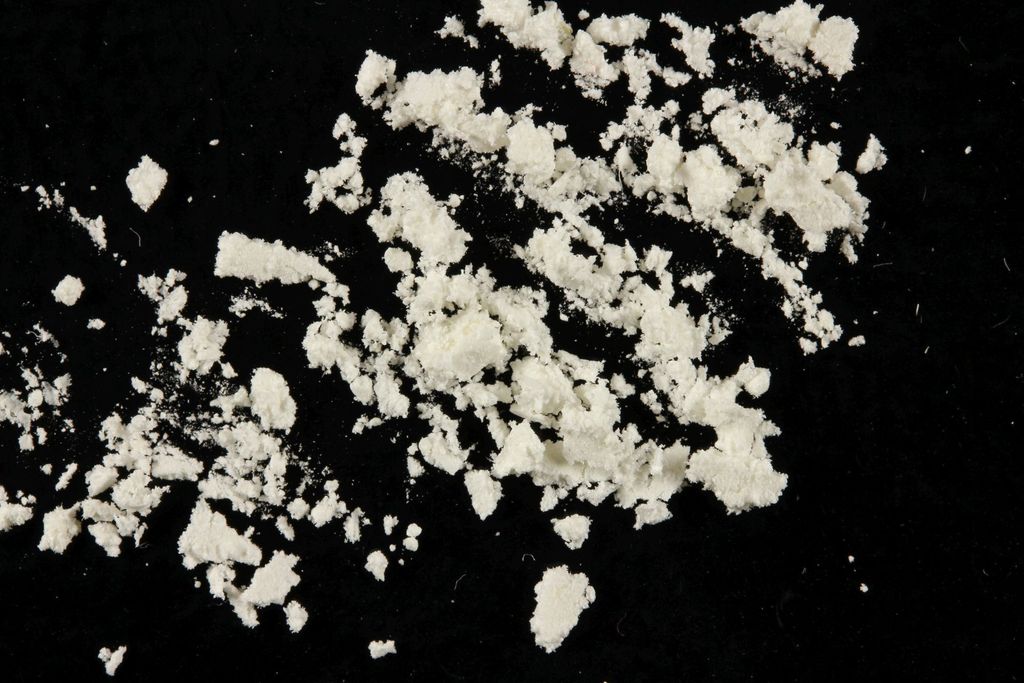Amphetamine sold as cocaine molecular scheme