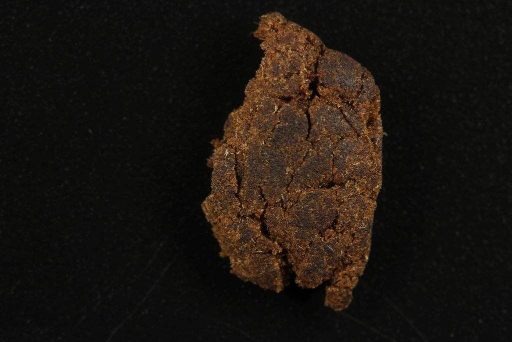 Hashish with synthetic cannabinoid and HHC molecular scheme