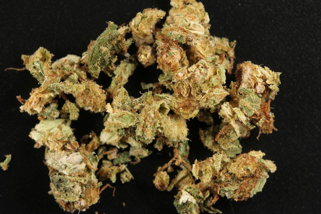 Cannabis with synthetic cannabinoid and HHC molecular scheme