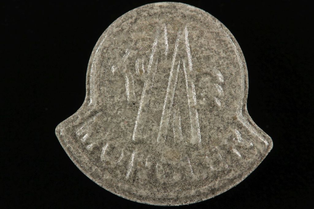 Moncler molecular scheme