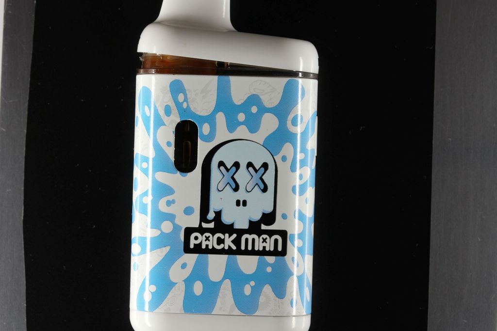 Vape with Delta-8-THC and THC molecular scheme