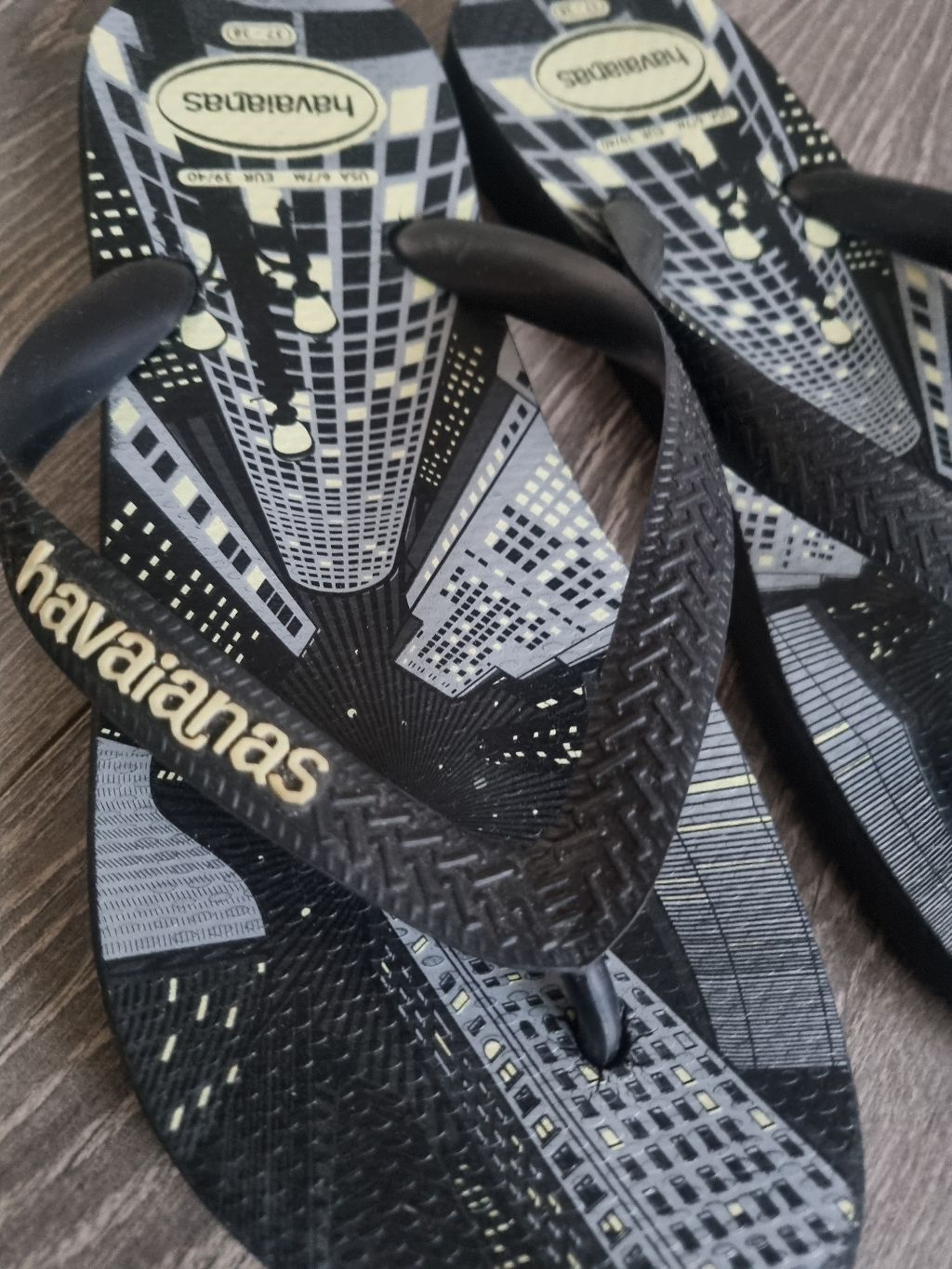 Havaianas šlepetės su ddangoraižių raštu, 39/40 — nuotrauka 2
