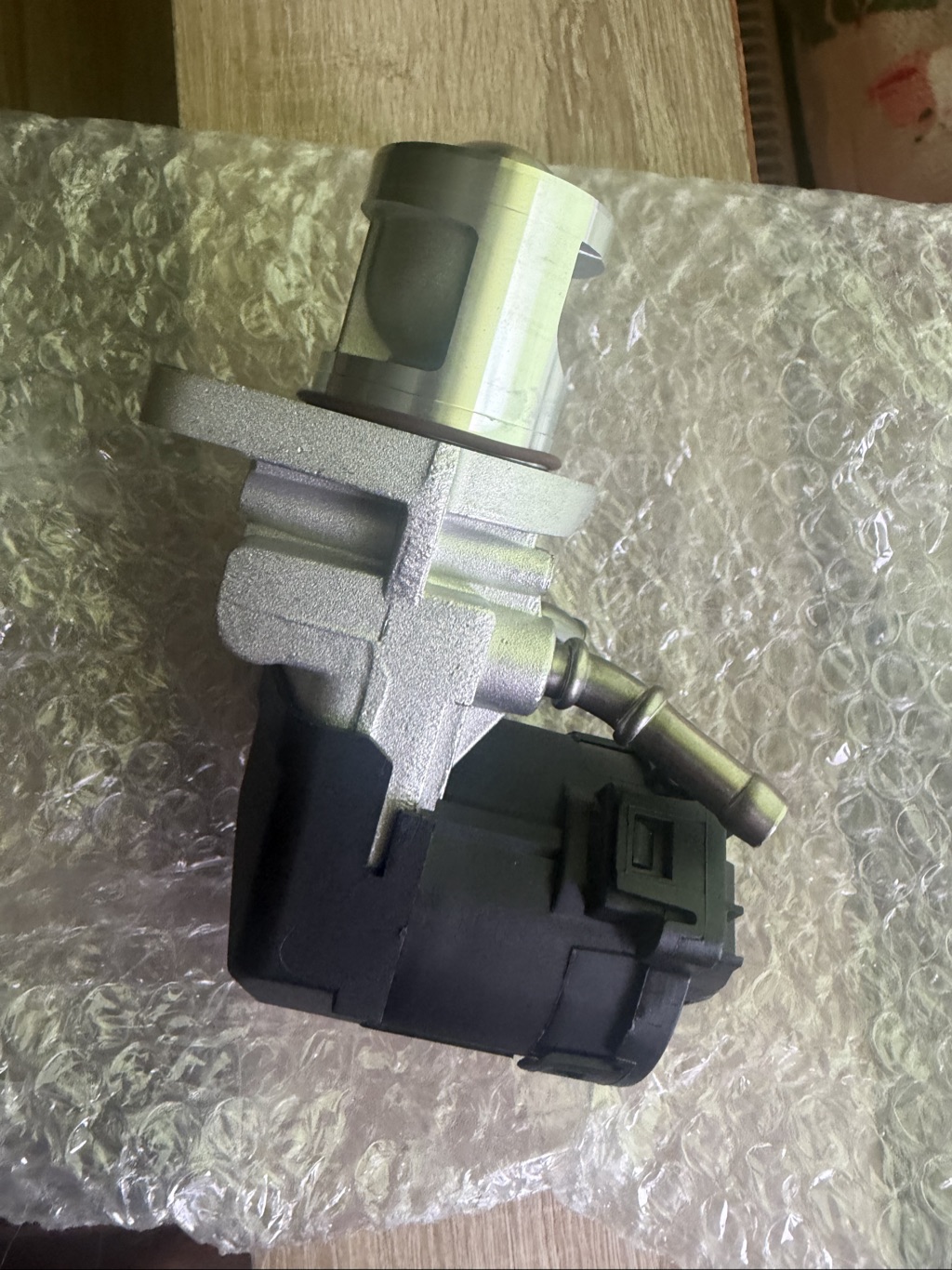 BMW F10 / F11 Pierburg EGR vožtuvas N47 2.0d 135 kW — nuotrauka 4