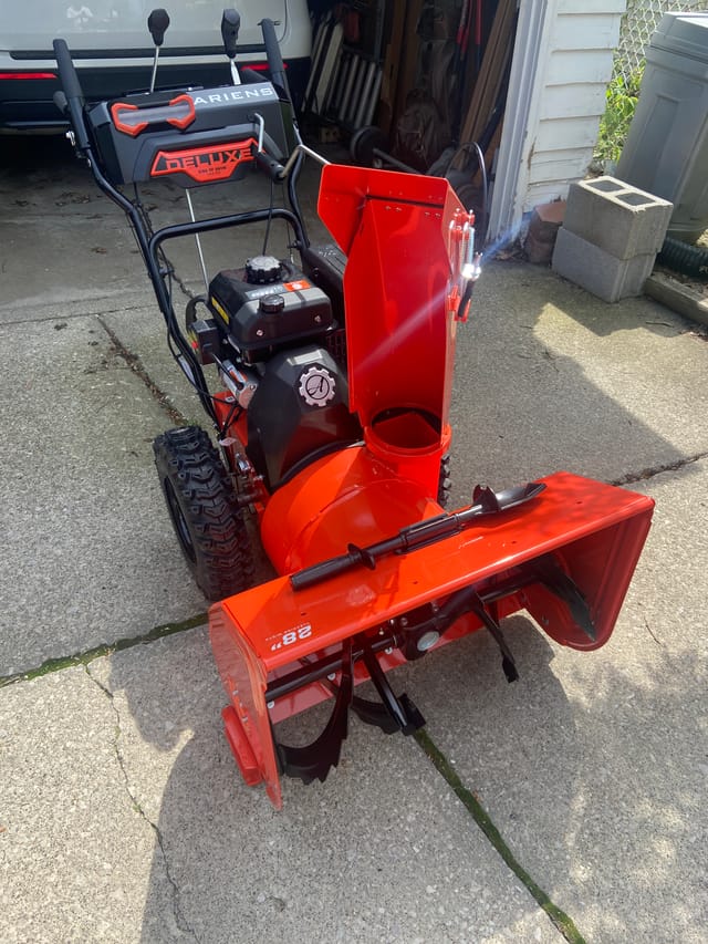 Ariens Deluxe 28 Snow Blower (252cc, 2-Stage)