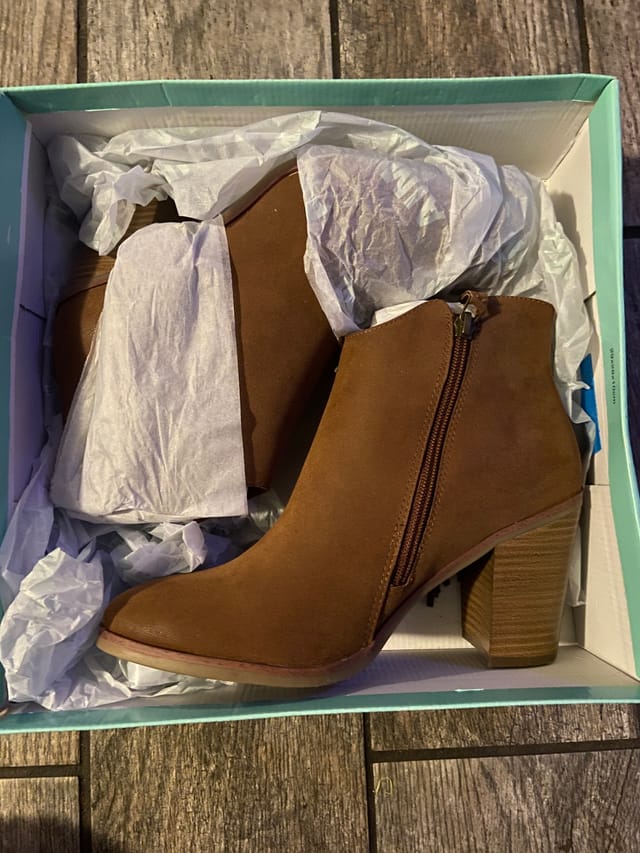 MIA Brown Ankle Boots (Size 7)