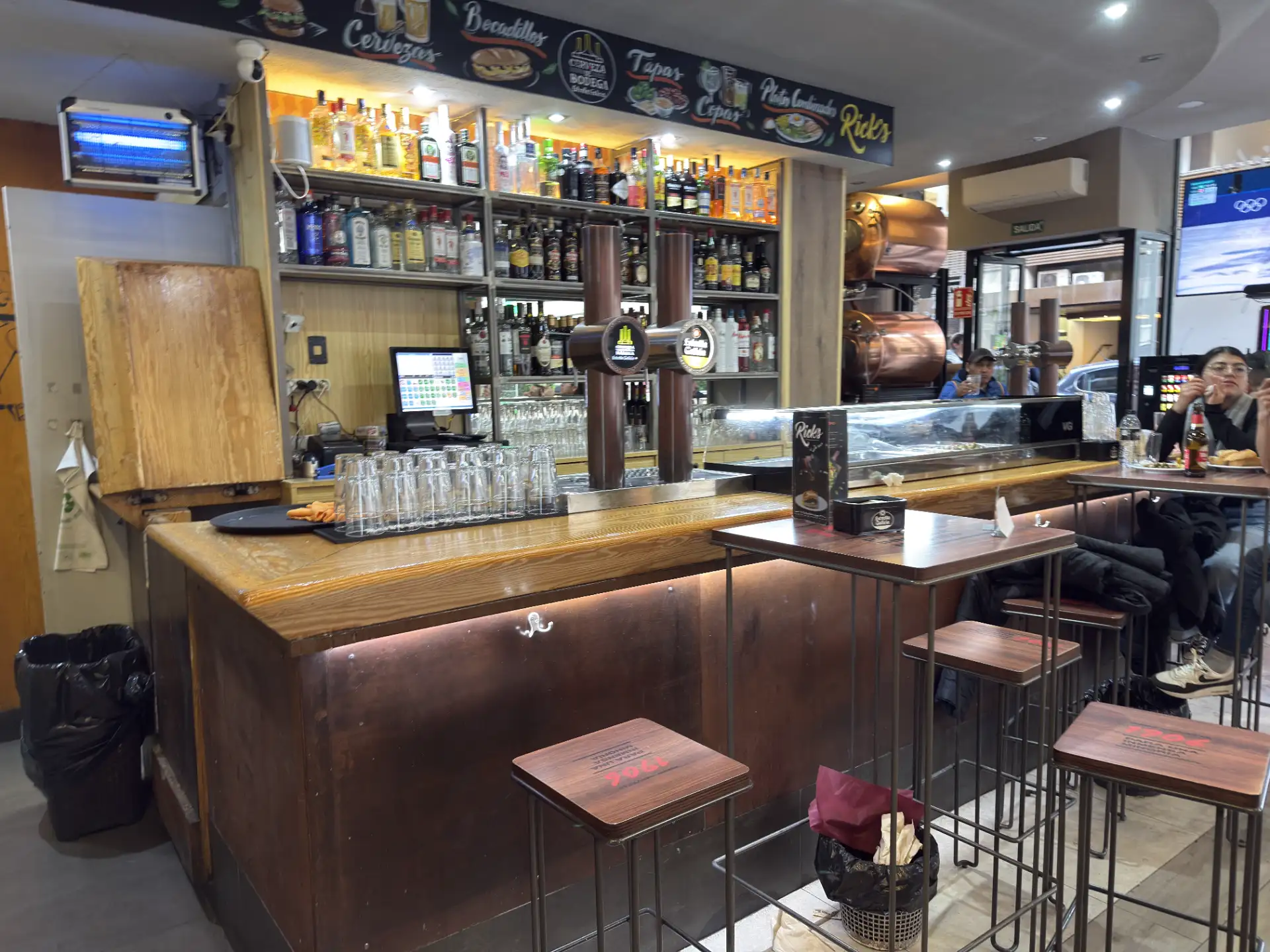 Imagen principal de Cerveceria Ricks en Madrid para planes de grupo