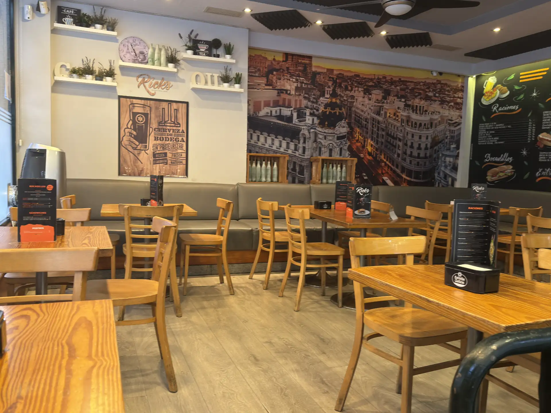 Imagen secundaria de Cerveceria Ricks para planes de grupo en Madrid