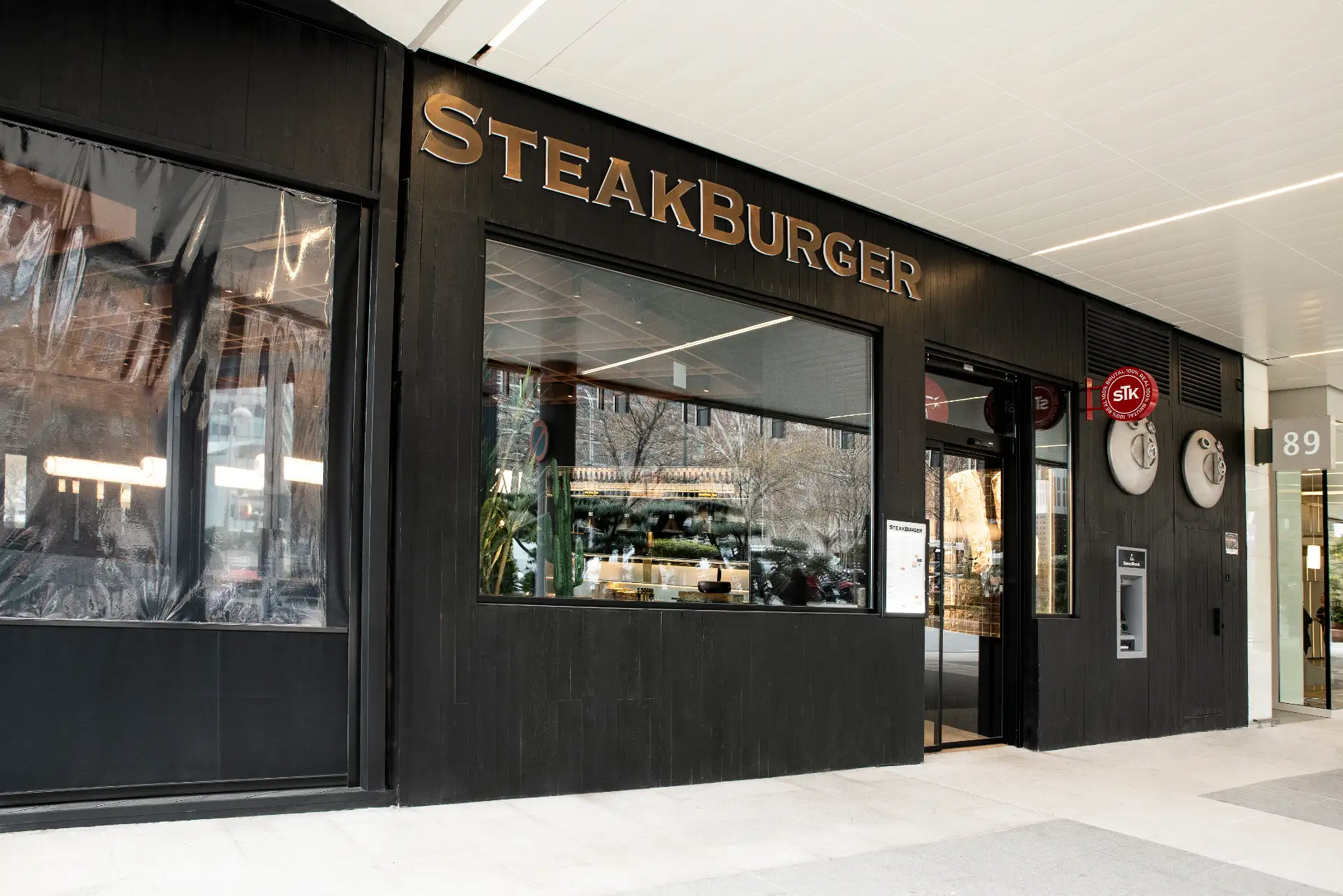 Imagen 2 de STEAK BURGER, Castellana 89 - Restaurante en Chamberí Imagen 2 del restaurante