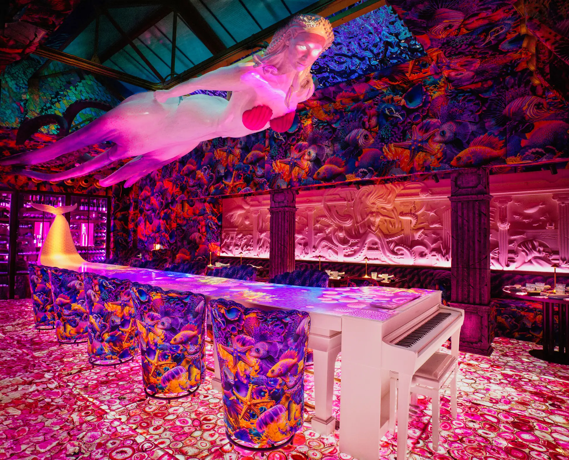 Espacio Salón piano para planes de grupo en Madrid