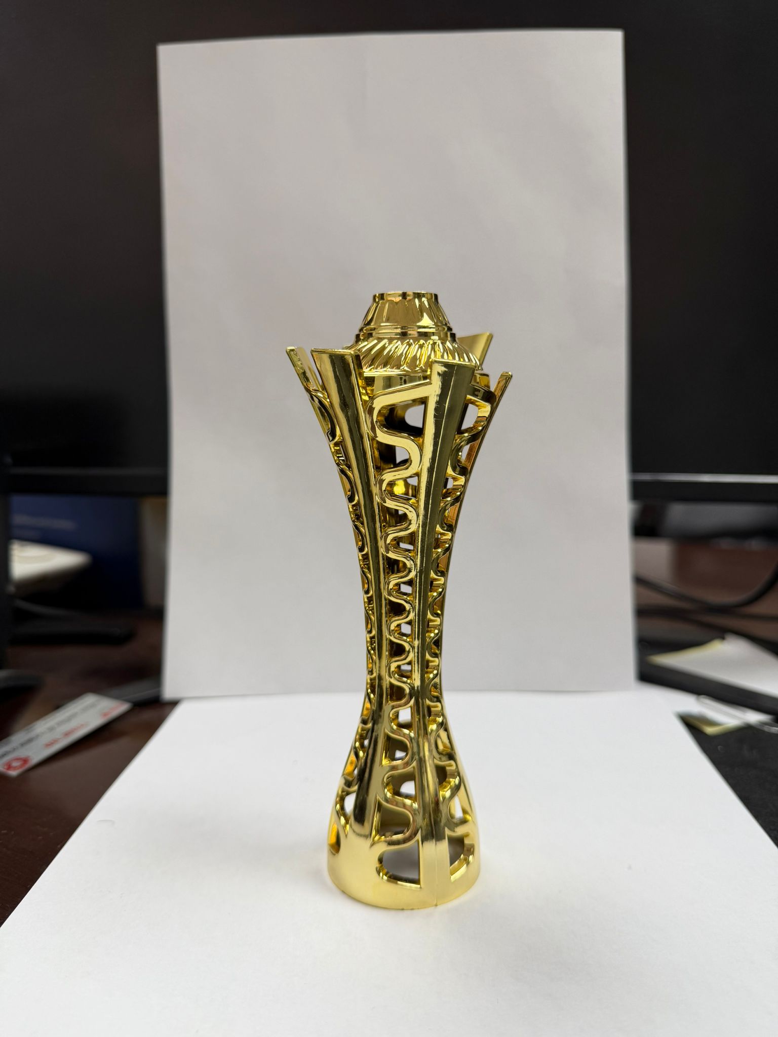 גביע כדורגל יוקרתי: שיש וזהב 3