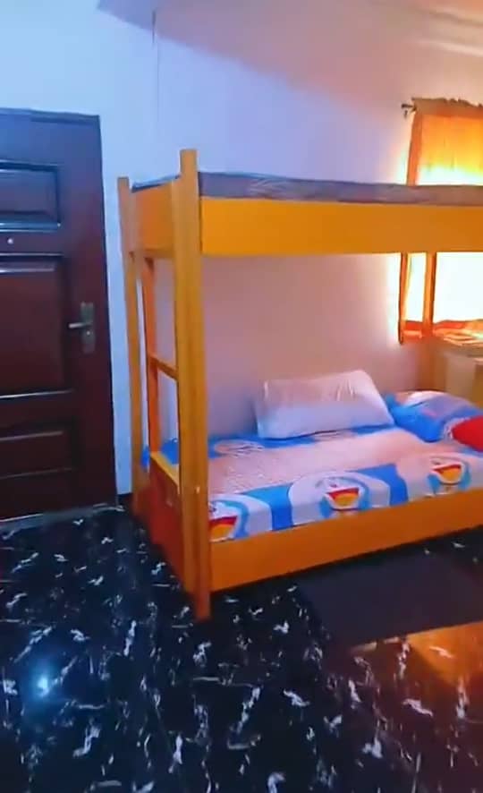 4man room 