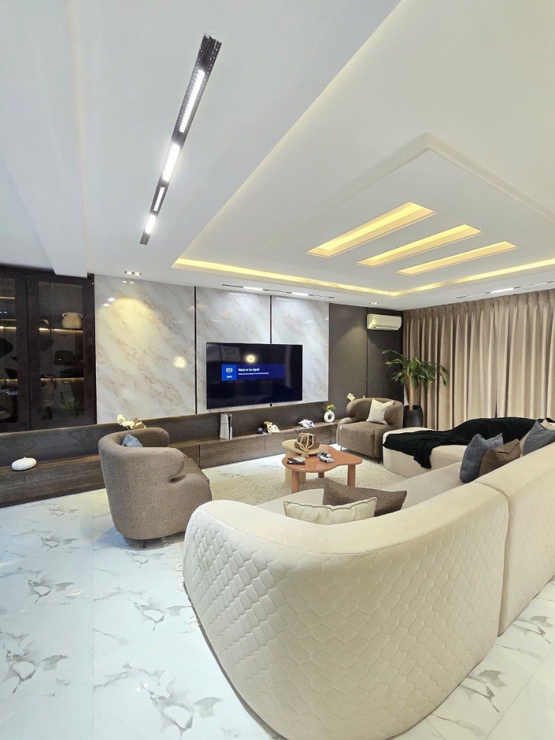 Luxurious Three Bedroom Shortlet  