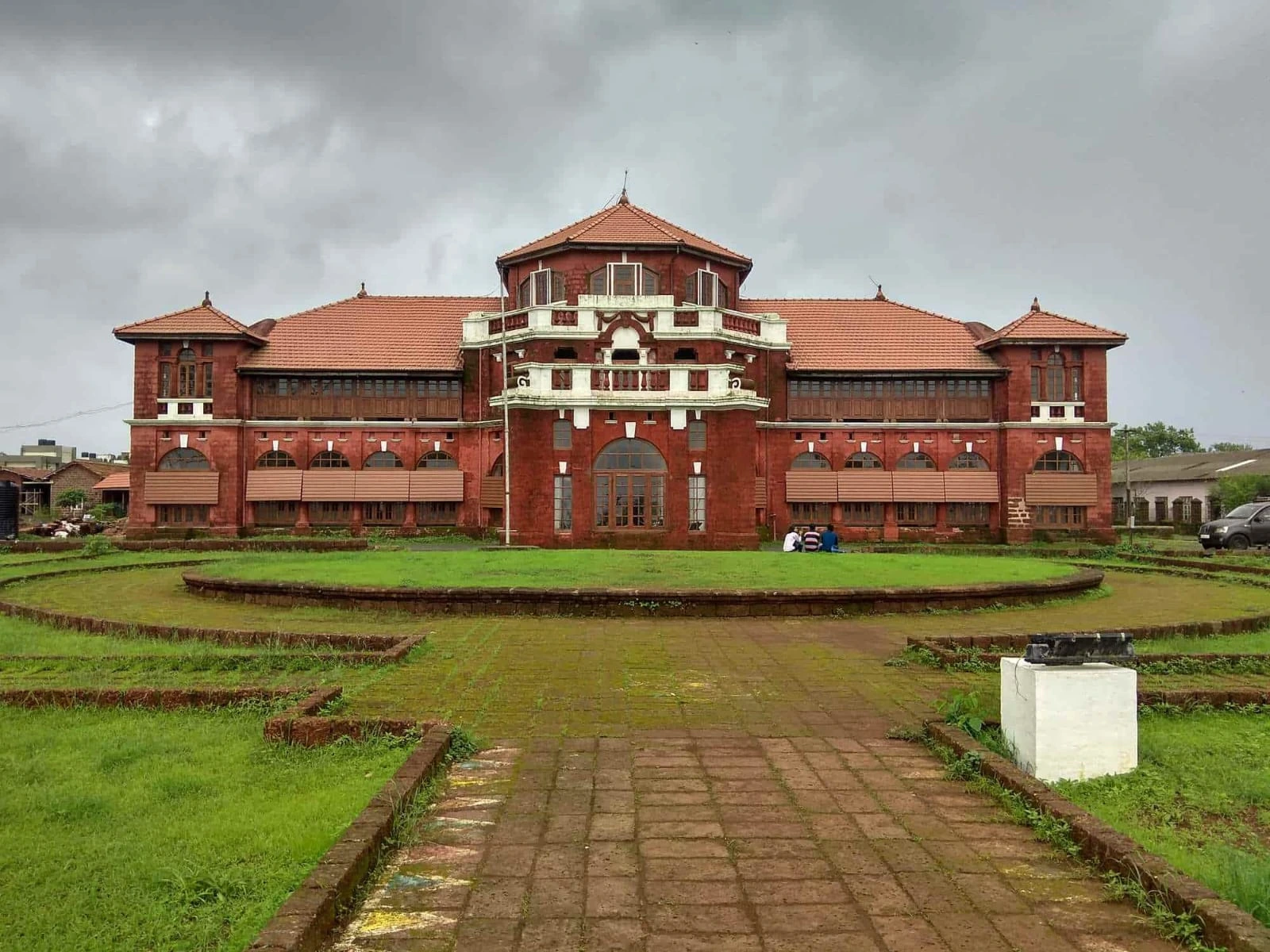 Thiba Palace image 1