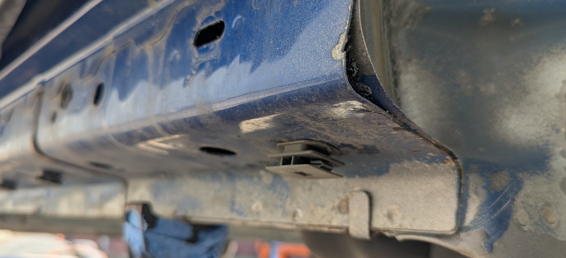 wypiaskowane krawędzie progów