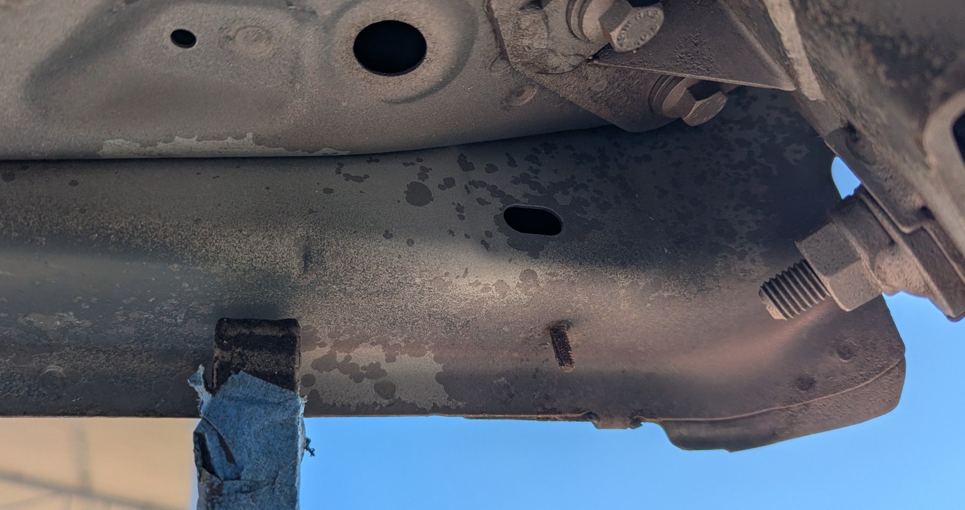 wypiaskowane krawędzie progów