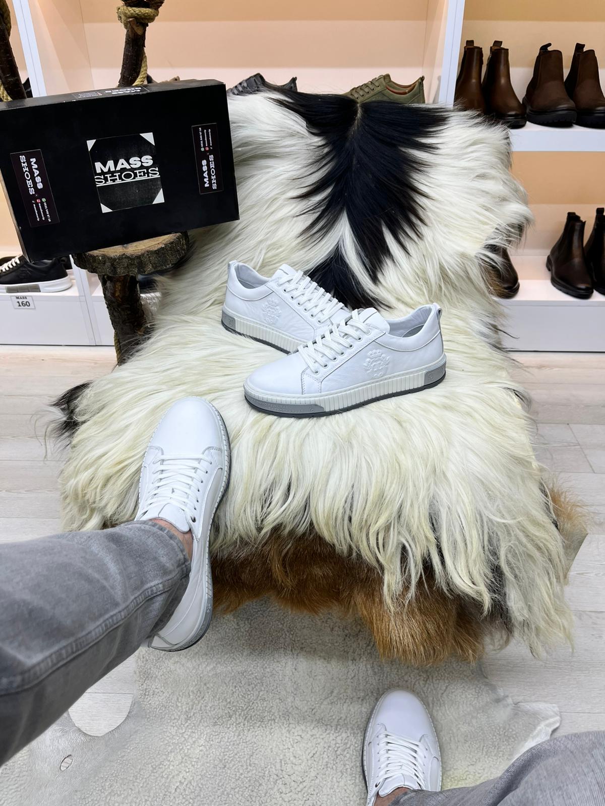 Mass Shoes’ten Yeni Sezon Beyaz Sneaker Tanıtımı