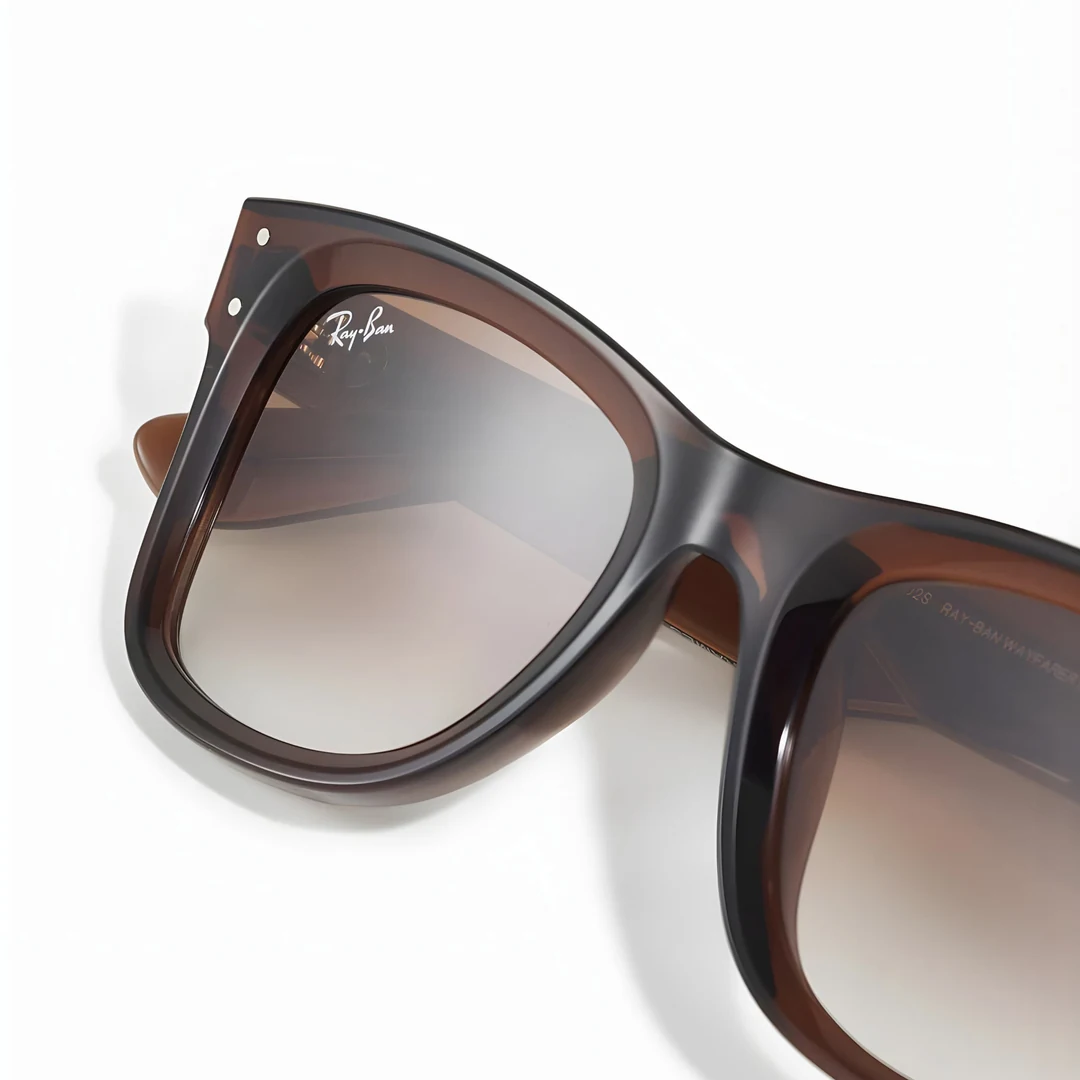 الرؤية بأسلوب جديد تجتمع مع الأصالة الإيطالية مع   Wayfarer reverse