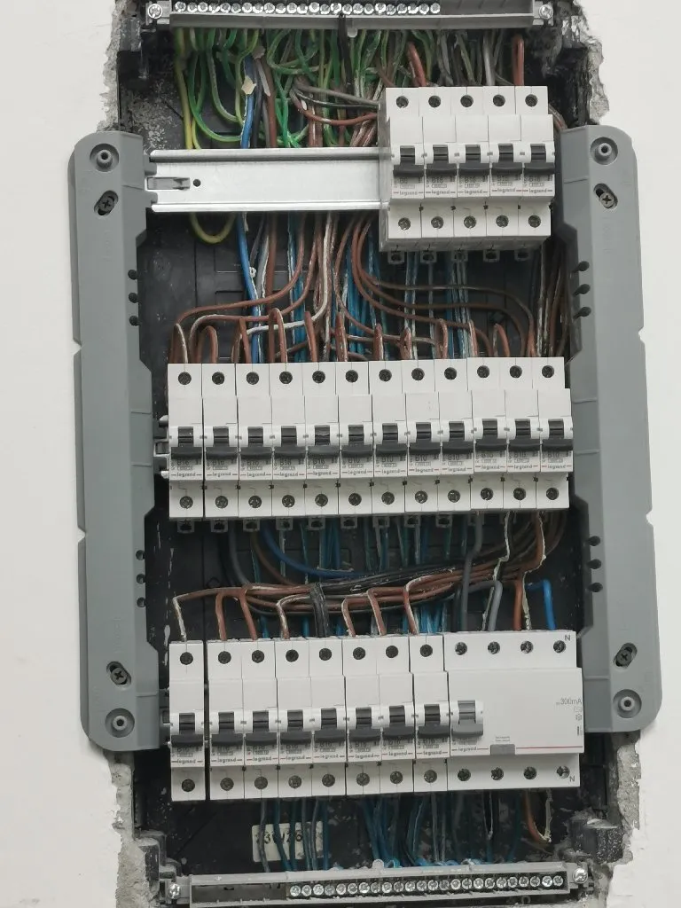 Veljko Elektricar Haus Majstor - 1