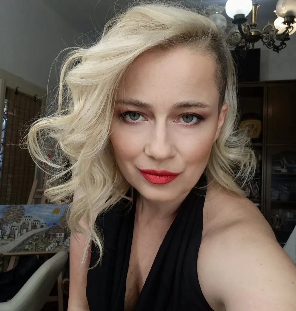 Makeeup artist Alex