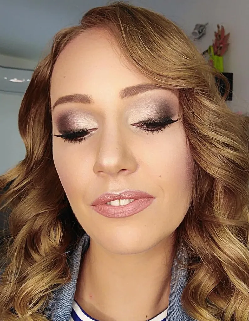 Makeup artist - 2