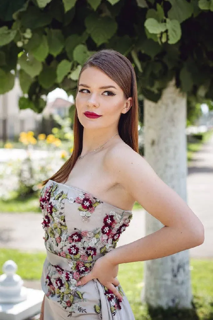Makeup artist - 1
