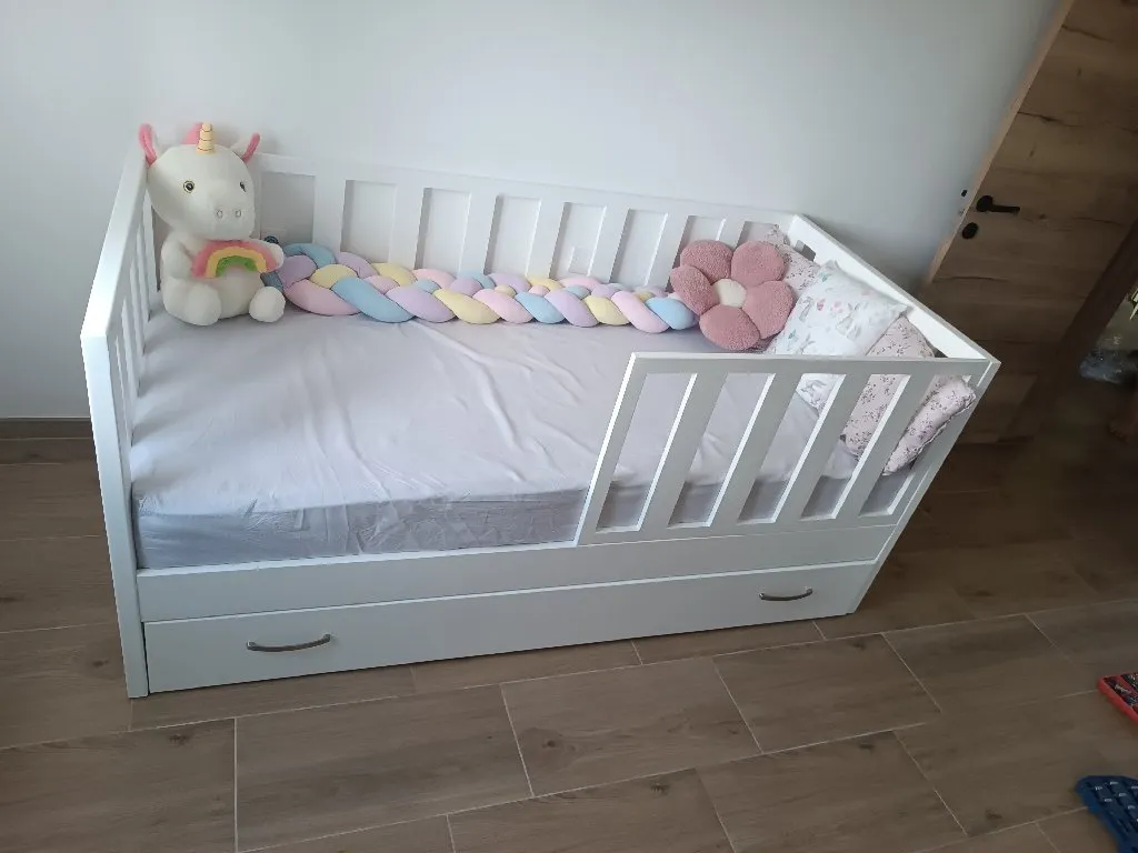 Proizvodnja namestaja od drveta iverice i tapacitani namestaj. - 2