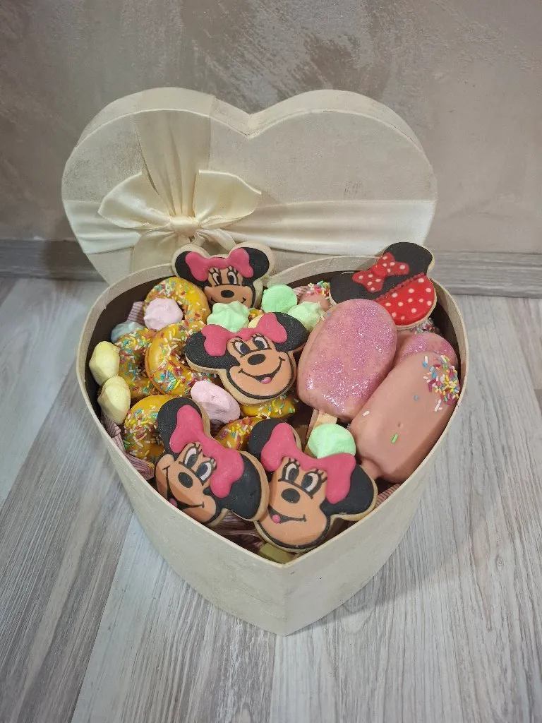 Hand_made_cookies_by_tamara - 1