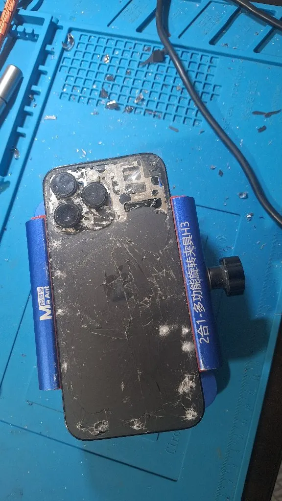 Zamena ekrana,lcd,baterija,ledja  i ostalih delova