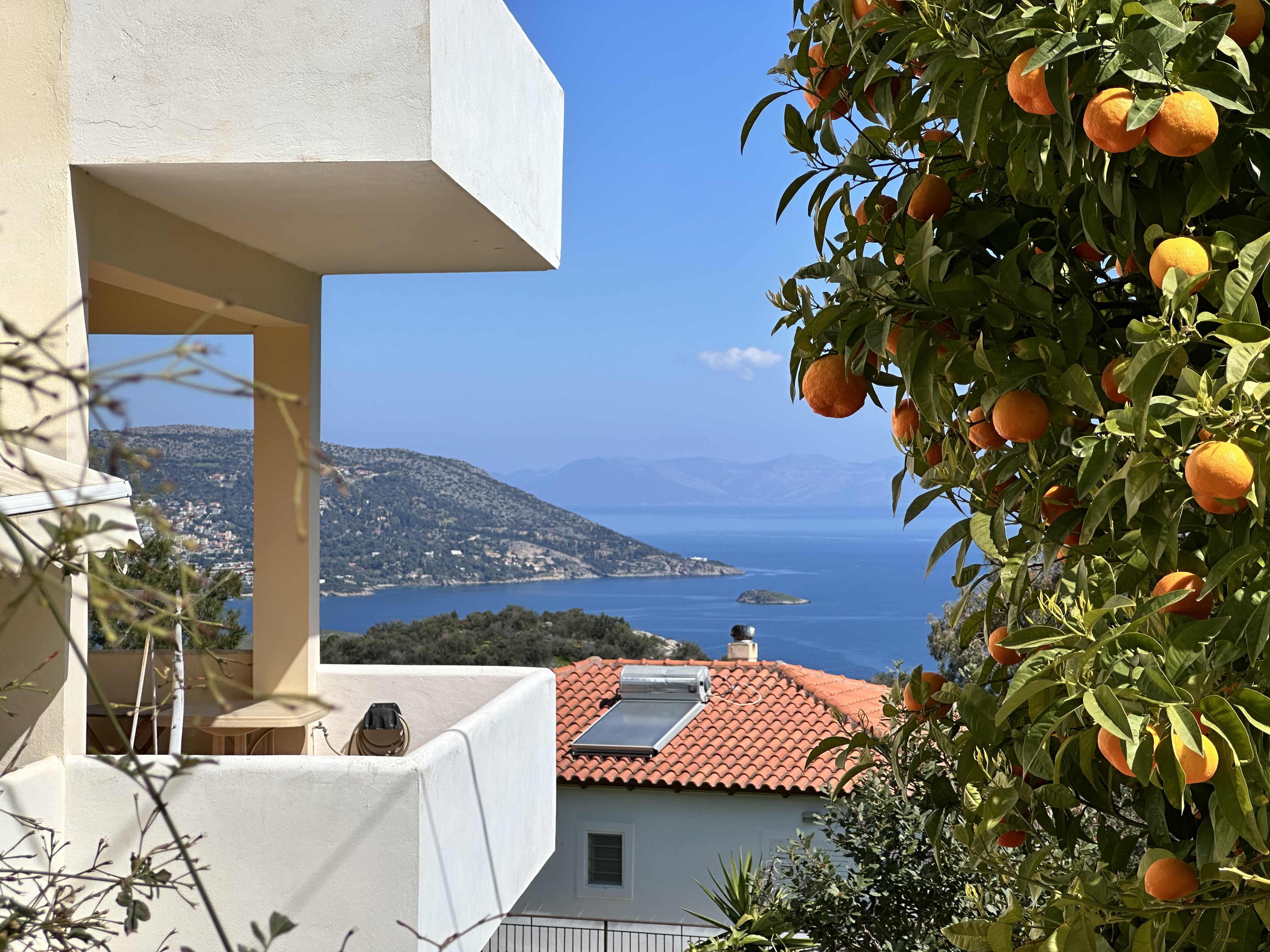 Itä-Attika – Kreikan rannikkoelämää Ateenan kupeessa – kuva