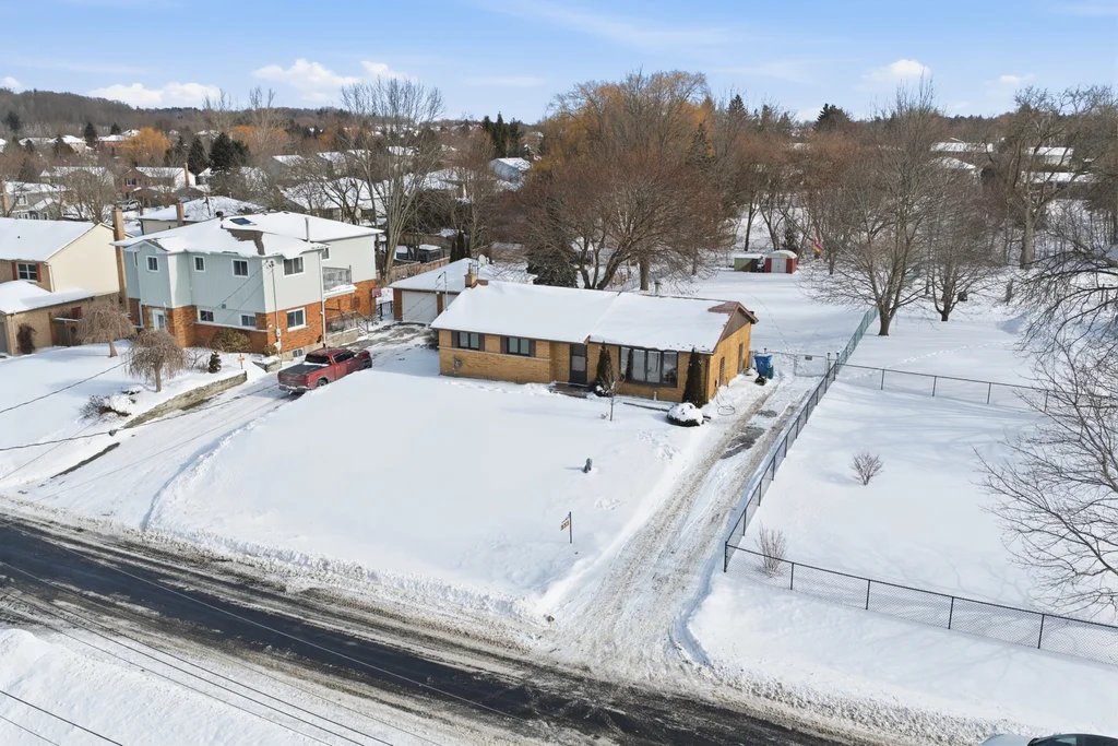 233_East_Street_East_Gwillimbury_003