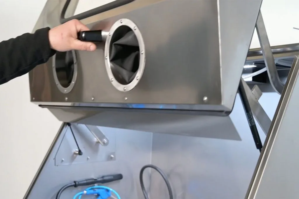 Manual washing booth in stainless steel with glove ports and raised lid