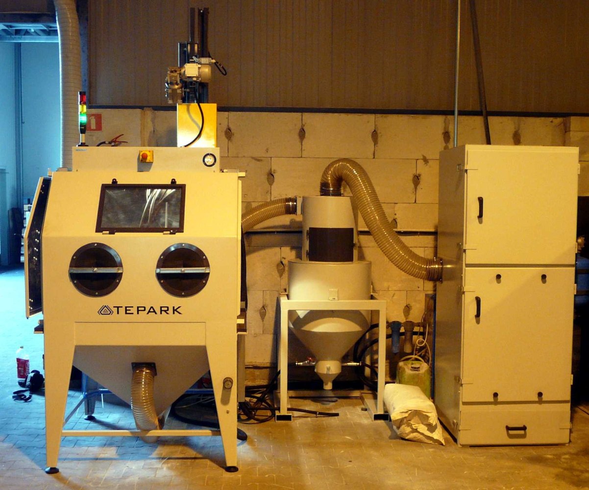 Automatic Blast Cabinet with Rotary Table and Satellites