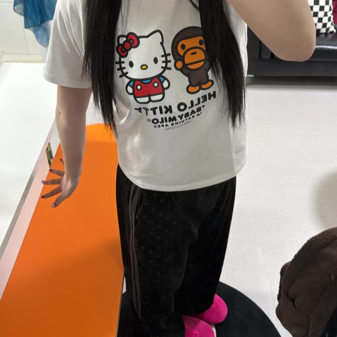 베이프 베이비 마일로 x 헬로 키티 미니 티셔츠 화이트 thumbnail 2