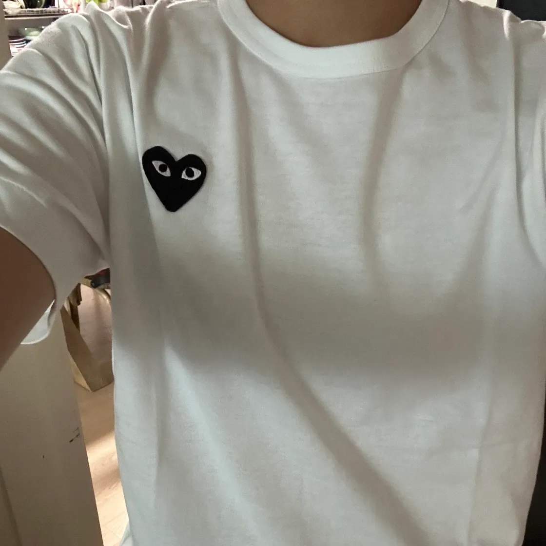 플레이 꼼데가르송 블랙 하트 티셔츠 화이트 thumbnail 2